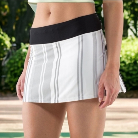 Lululemon Run: Pace Setter Skirt  8 Reg - Picture 2 of 9